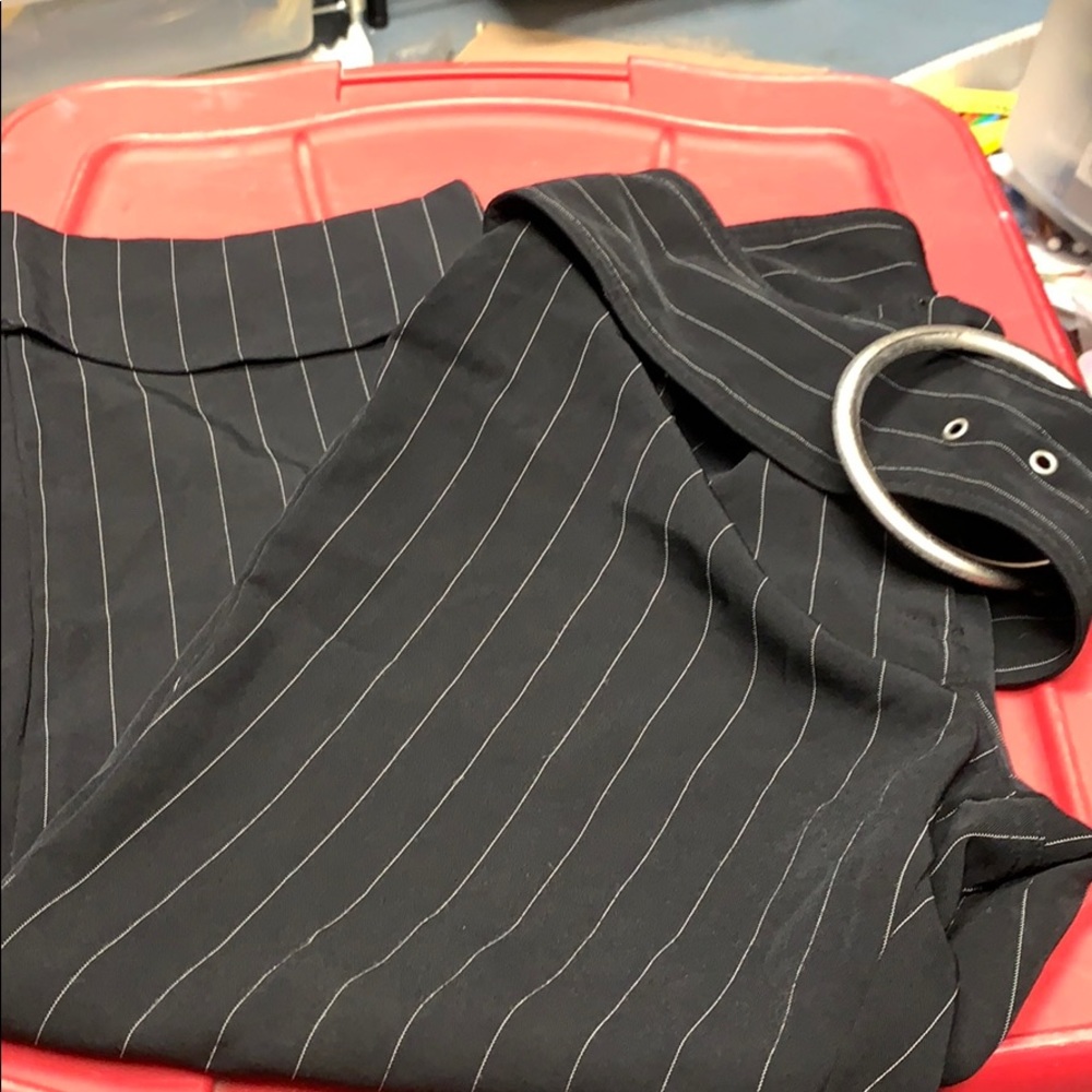 Vezucci Capris Size 8